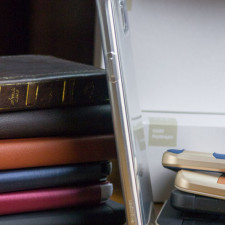 Spigen Ultra Thin Semi-Transparent Exact Fit