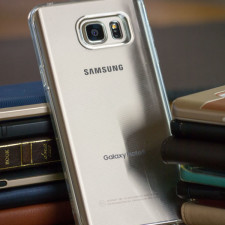 Spigen Ultra Thin Semi-Transparent Exact Fit